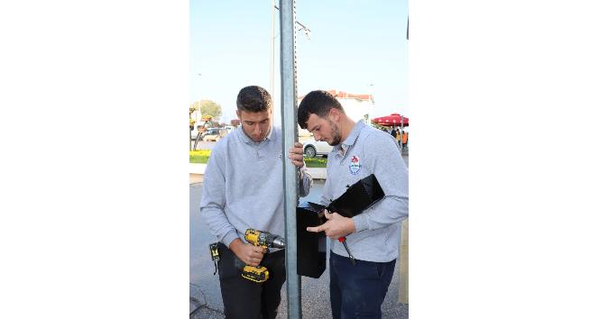Yalova kent merkezinde izmarit toplama kutuları yerleştirildi