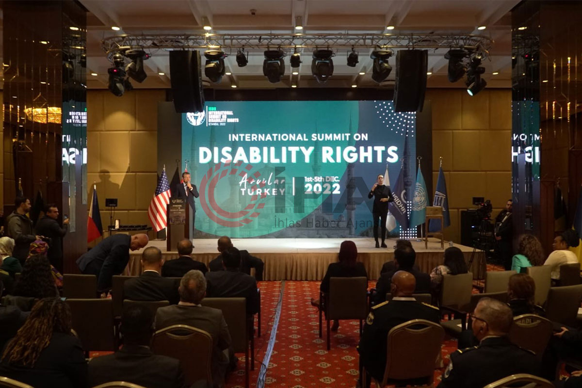 Uluslararası Engelli Hakları Zirvesi&#039;nde 55 ülkeden gelen temsilciler İstanbul&#039;da buluştu