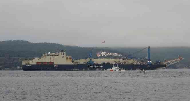 ’Castorone’ isimli boru döşeme gemisi, Çanakkale Boğazı’ndan geçti