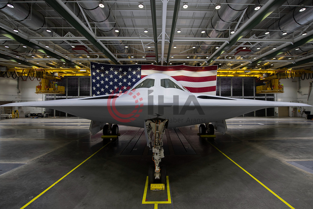 ABD yeni nesil bombardıman uçağı B-21 Raide’ı tanıttı