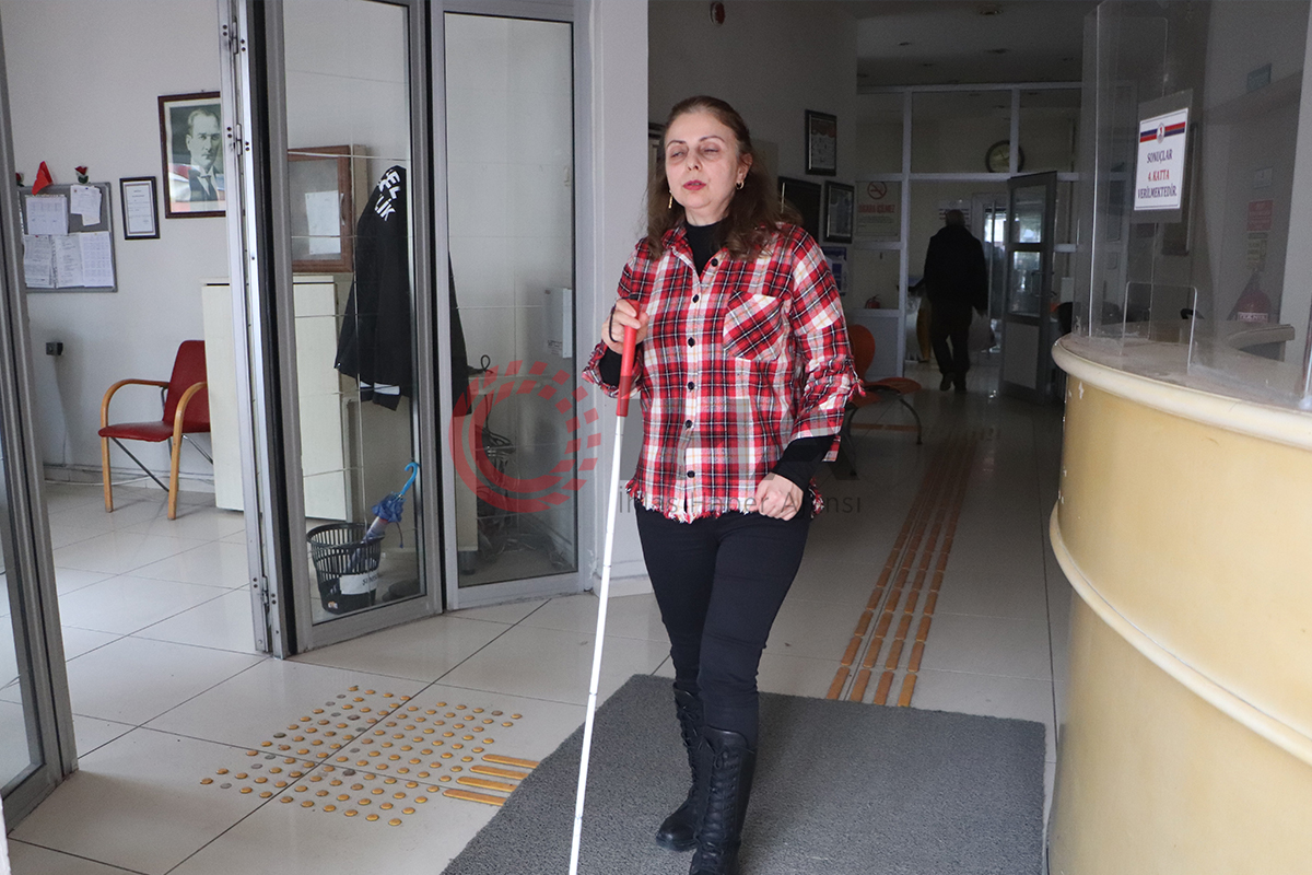 2 üniversite bitiren görme engellinin azmi