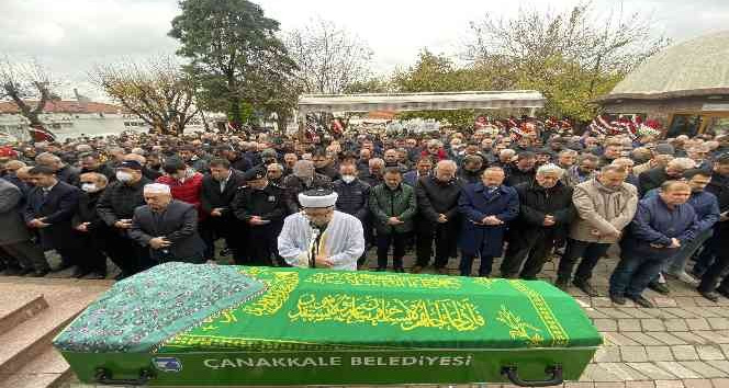 Çanakkale Belediye Başkanı Ülgür Gökhan’ın annesi son yolcuğuna uğurlandı