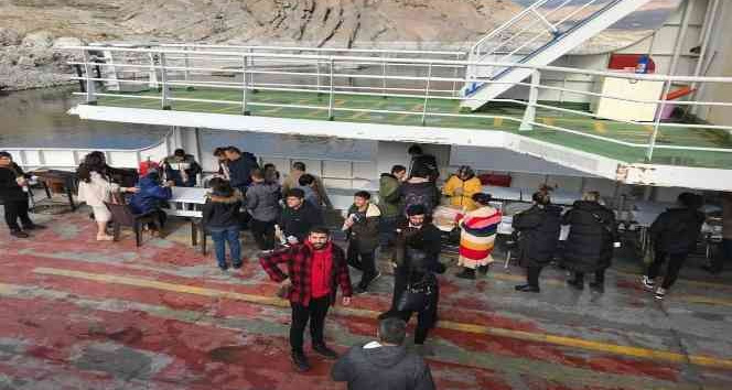 Tunceli’de engelliler için feribot gezisi