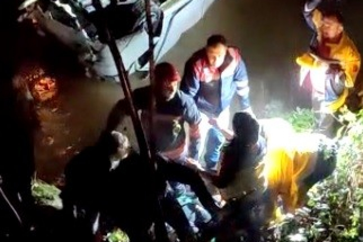 Yağmurda kontrolünü kaybettiği otomobili ile Ağasar Deresi'ne uçtu: 1 yaralı