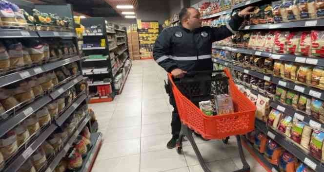 Zabıta ekipleri marketlere göz açtırmıyor