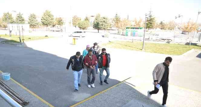 Karaman’da karı-koca uyuşturucudan tutuklandı