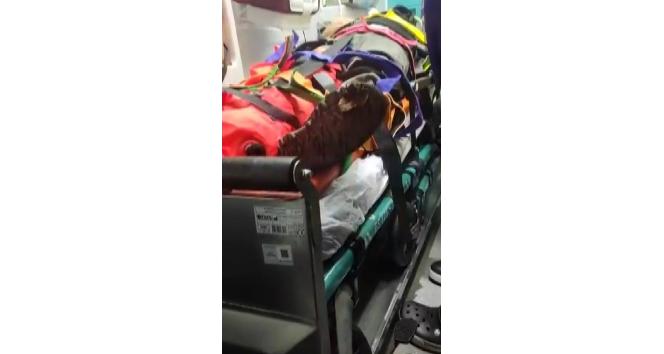 Çukura düşen motosiklet sürücüsünün ayağı kırıldı