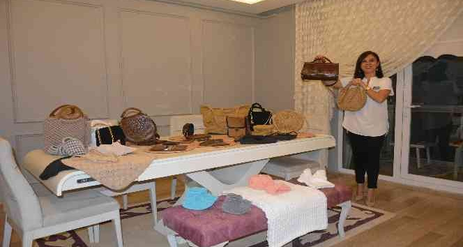 Dede mesleğini üçüncü kuşak olarak evinde yaşatıyor