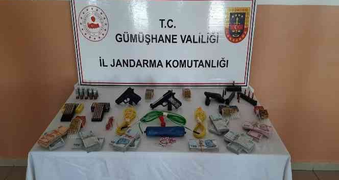 Kaçak silah şüphelisi baba oğlun evinden dinamit çıktı