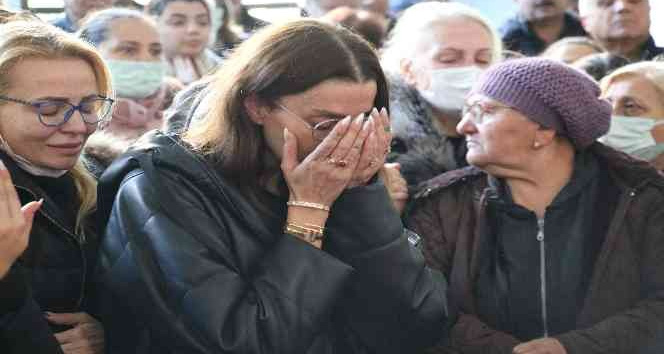Manken Özge Ulusoy’un babası için Ankara’da cenaze töreni düzenlendi