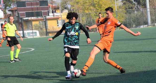 Yeşil Çivril Belediyespor yenilmezlik unvanını koruyor