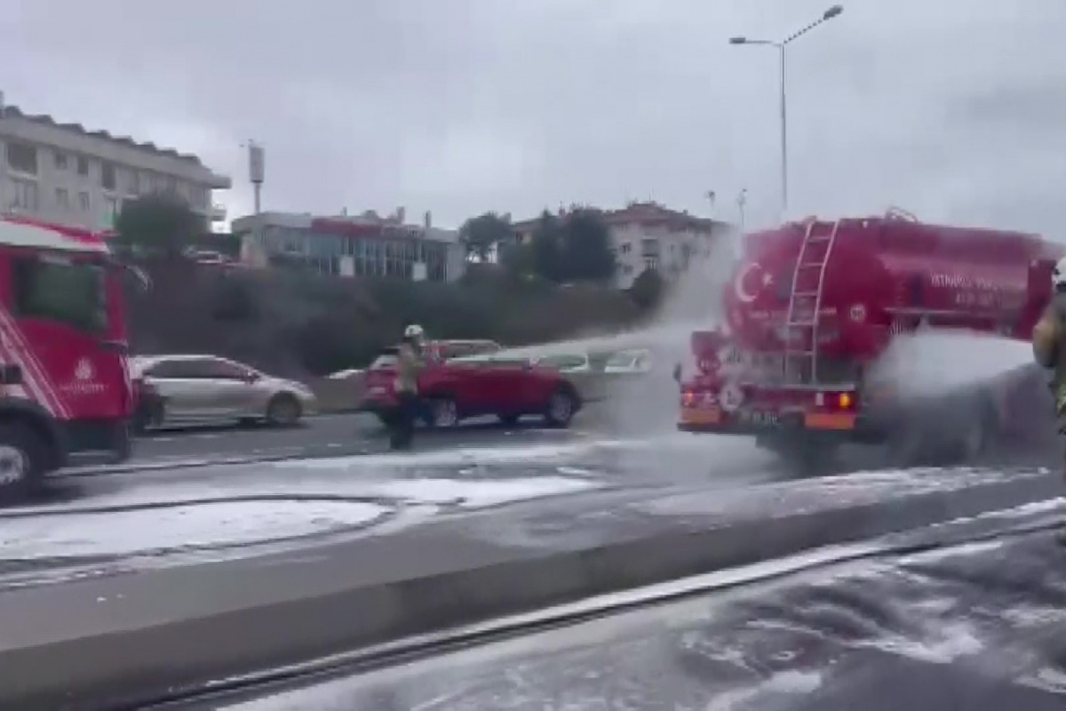 Maltepe&#039;de, İBB&#039;nin atık yağ taşıma tankerinde korkutan yangın