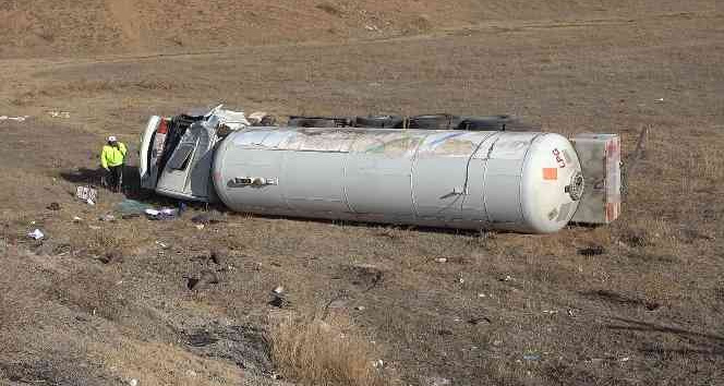 Kırıkkale’de LPG yüklü tanker devrildi: Sürücü hayatını kaybetti