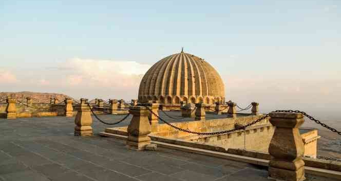Kudüs’ü Mardin’e benzeten Dr. Karadeniz: "Mardin’de konfor ve lükse aldananlar geçmişe dönüş yaşayabiliyor"