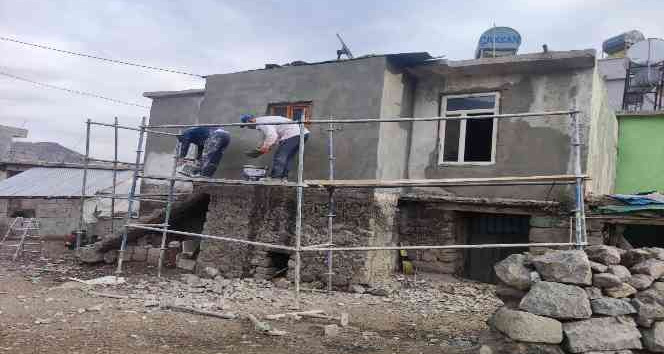 Siirt’te 7 kişilik ailenin harabe olan evi hayırseverler tarafından yenilendi