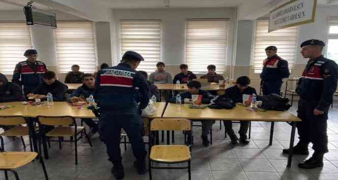 Kırklareli’nde yakalanan bin 280 kaçak göçmen sınır dışı edildi