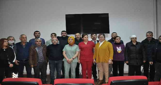 Kars’ta öğretmenevi çalışanları kadro istiyor