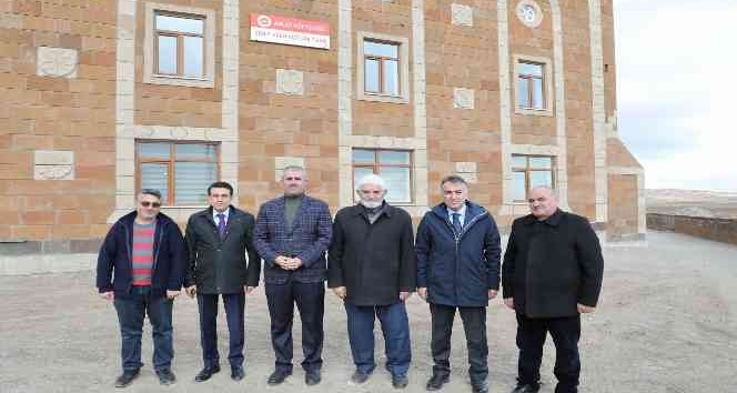 Vali Çağatay, Şehit Öztürk’ün vasiyeti olan cami ve külliye inşaatında incelemelerde bulundu