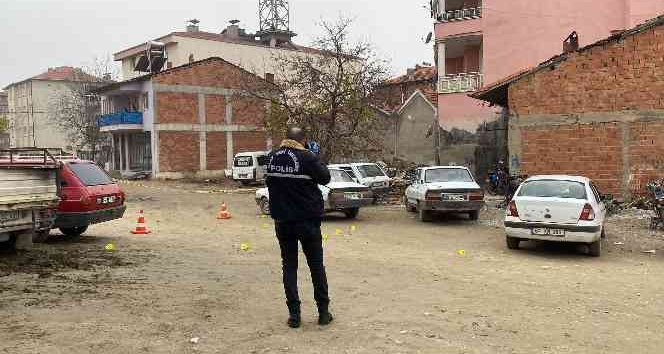 Araç içerisindeki baba oğula ateş eden silahlı saldırgan tutuklandı