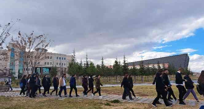 Lise öğrencilerinden NEVÜ’ye teknik gezi