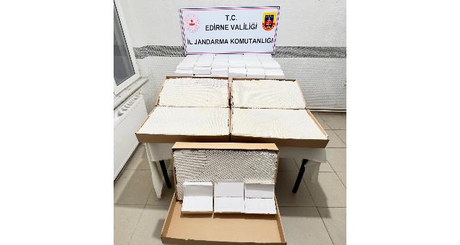 Kargodaki şüpheli paketten 100 bin liralık kaçak makaron çıktı