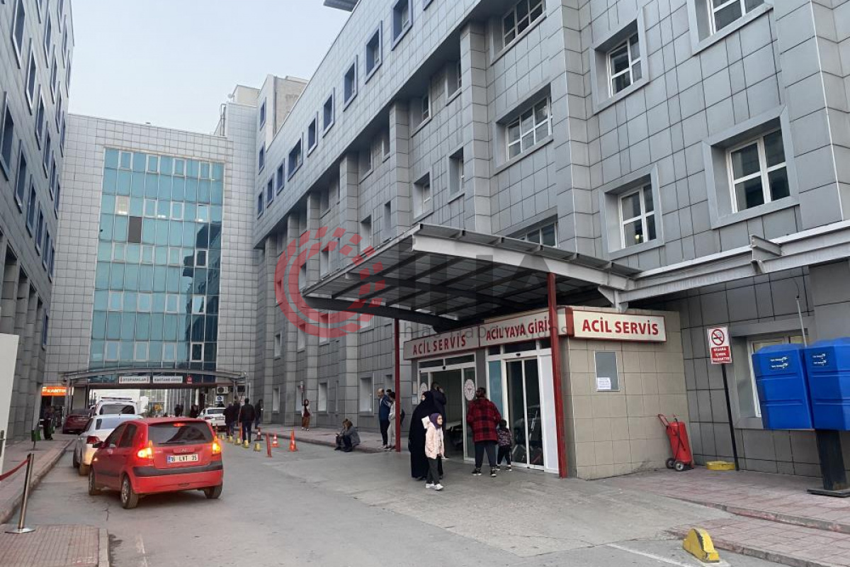 Bursa&#039;da 21 lise öğrencisi zehirlenme şüphesiyle hastaneye kaldırıldı