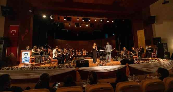 “Müslüm Gürses Şarkıları” konseri yoğun ilgi gördü