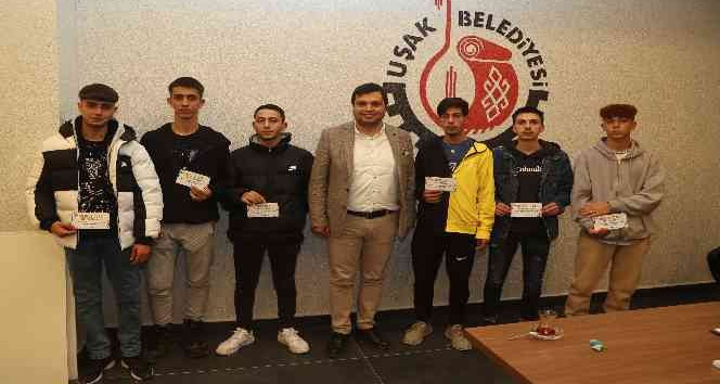 Liseler Arası Futbol Turnuvası ödüllerini Başkan Çakın verdi