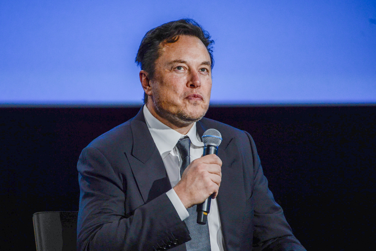 Milyarder iş adamı Elon Musk 3.58 milyar dolarlık Tesla hissesi sattı