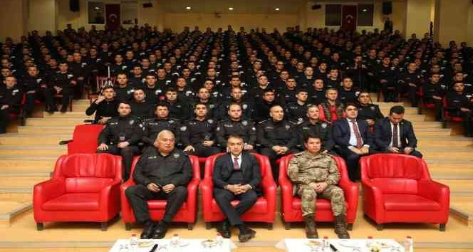 Vali Çağatay, tecrübelerini polis adaylarıyla paylaştı
