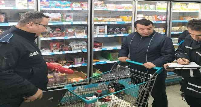 Ünye’de zabıta ekiplerinden market denetimi
