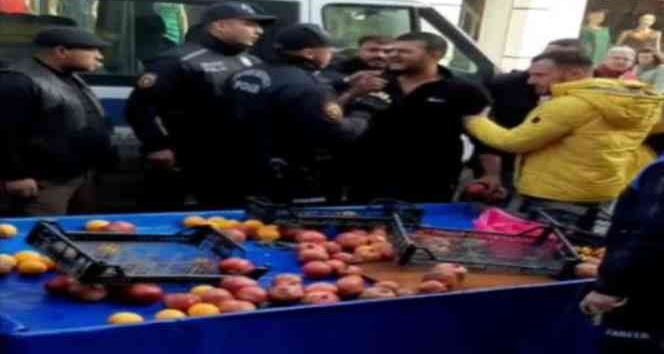 Zabıta meyve sıkma makinesine el koyunca ürünlerini yerlere saçtı