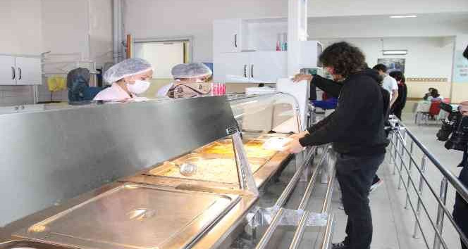 Karaman’da 8 bin öğrenciye ücretsiz yemek veriliyor