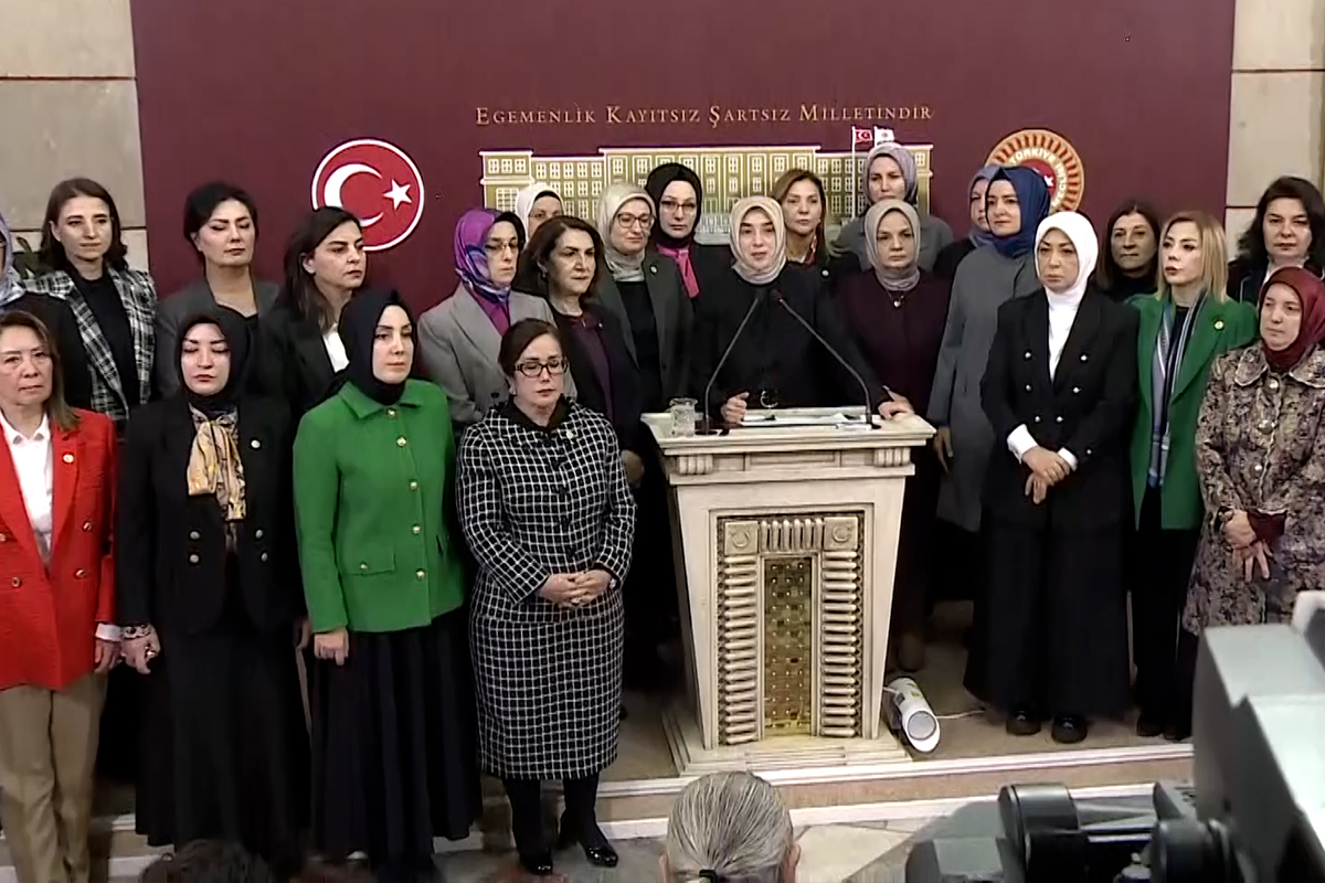 AK Parti Grup Başkanvekili Özlem Zengin: (Başörtüsü teklifi) '336 milletvekilimizin imzası var'