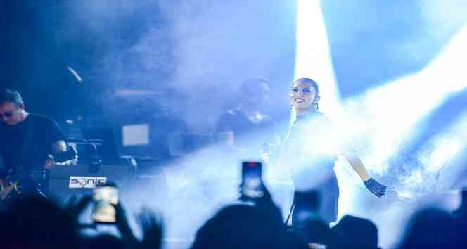 Bursa’da festival ateşi Sertab Erener ile yandı