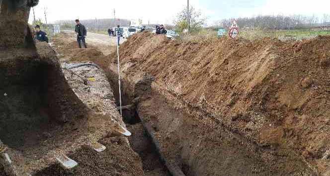 Edirne’de üstüne toprak yığını düşen işçi ağır yaralandı