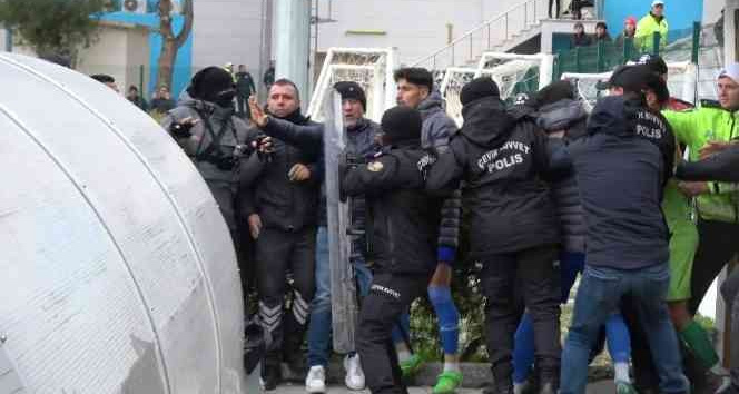 MAKÜ Spor - Sarayönü Belediye Spor maçında saha karıştı