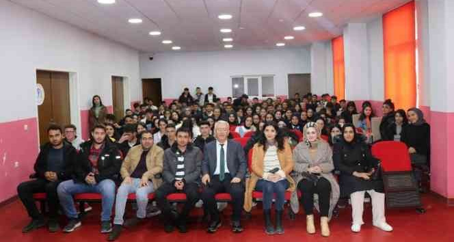 YKS’ye hazırlanan öğrencilere yönelik motivasyon seminerleri başladı
