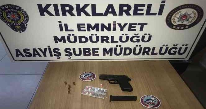 Şüphe üzerine durdurulan 5 kişi de uyuşturucu ele geçirildi