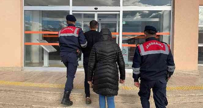 Evlilik vaadiyle dolandırıcılık yapan 1’i kadın 2 kişi tutuklandı