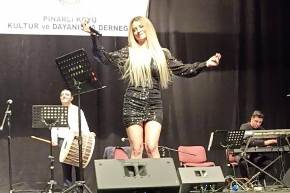 Müzik öğretmeni sokak hayvanları için koro kurup, konser verdi