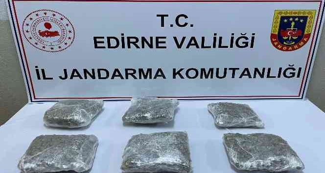 Edirne’de jandarma ekipleri uyuşturucuya geçit vermiyor