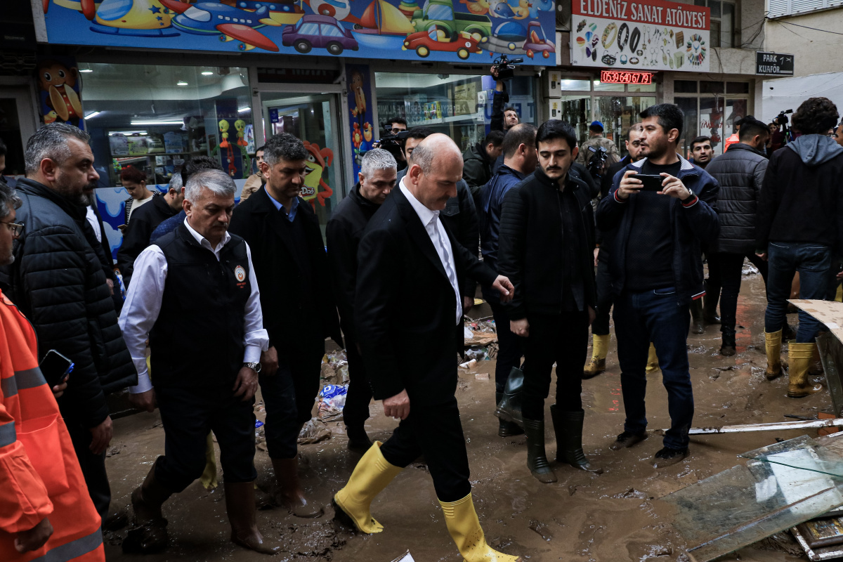 Bakan Soylu, Kumluca'da selin bilançosunu açıkladı