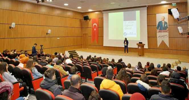 ÇAKÜ’de 21. yüzyılda öğrencilik ele alındı