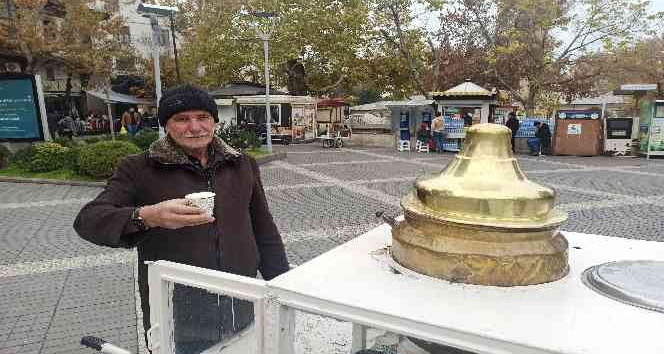 38 yıldır kışın sattığı salep insanların içini onun ise evini ısıtıyor