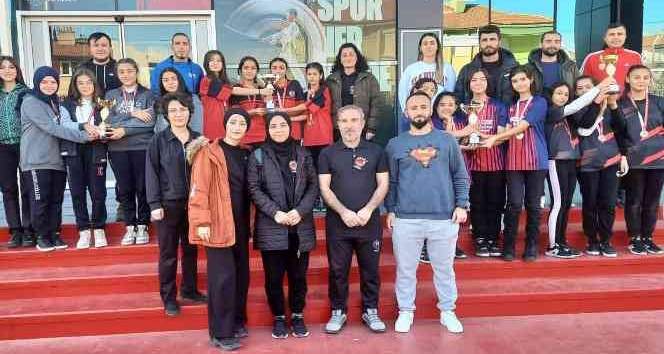 Karaman’da yıldızlar dart turnuvası sona erdi