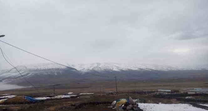 Iğdır’ın yüksek kesimlerinde kar yağışı etkili oluyor