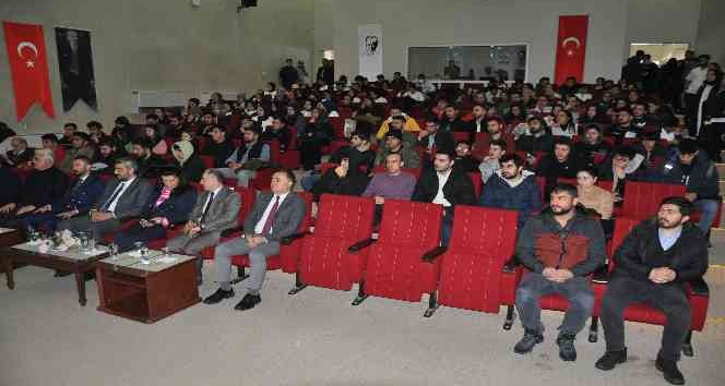 Kars’ta “Türkiye Yüzyılı” konferansı düzenlendi