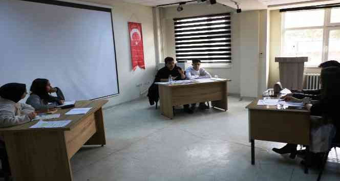 Cizre’de liseler arası münazara yarışması başladı