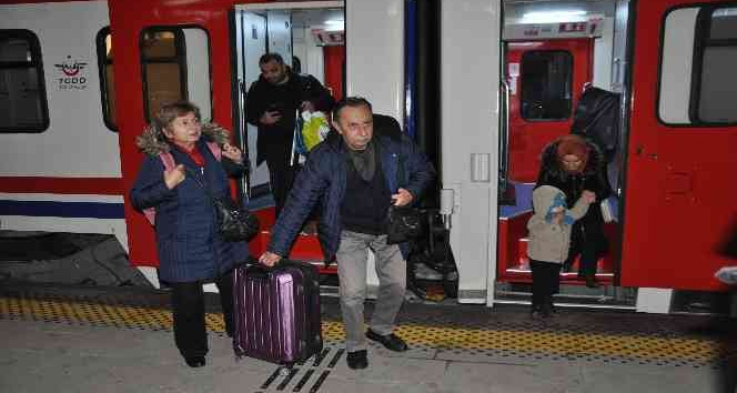 Masalsı yolculuk Kars’ta son buldu: Turistik Doğu Ekspresi sezonun ilk seferini tamamladı